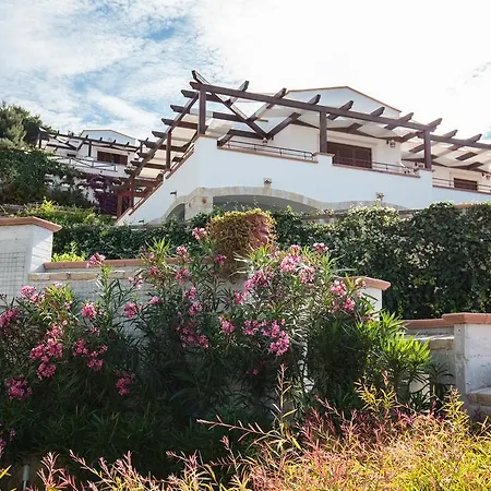 Al Porto Aparthotel 4*